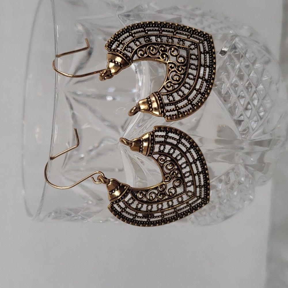 Goldtone earrings NEW